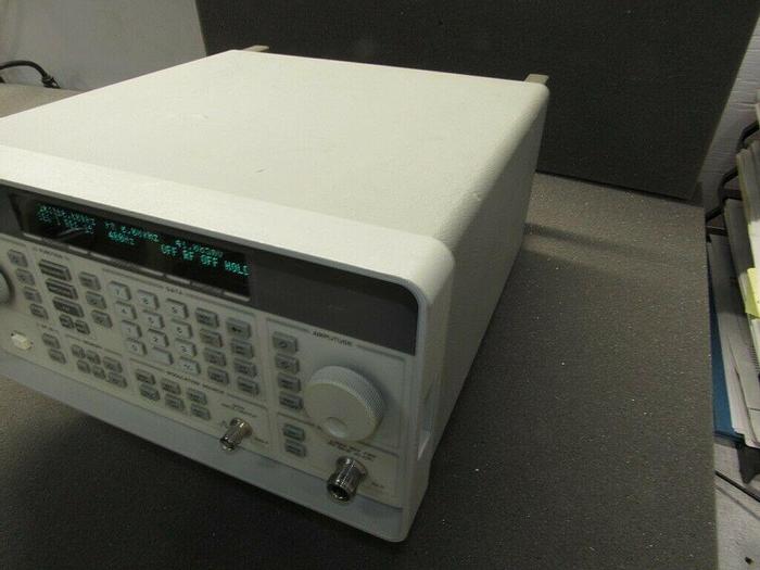 Used HP/Agilent 8648A Synthesized RF Signal Generator, 100 kHz to 1000 MHz