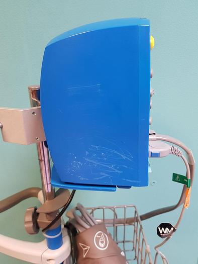 Gebraucht GE DINAMAP V100 Patientenmonitor auf Trolley mit Blutdruckmanschette und Fingersensor