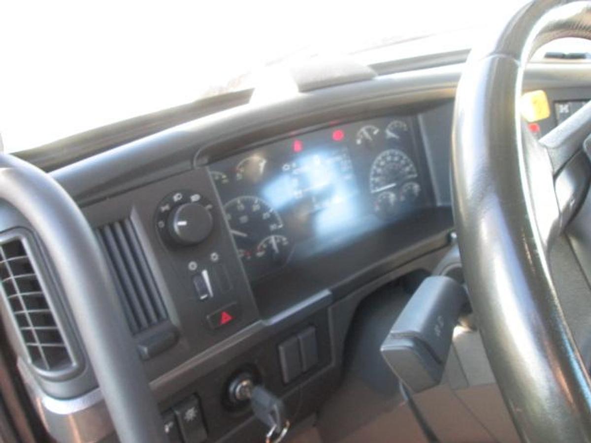 Used 2021 VOLVO VNR64T300