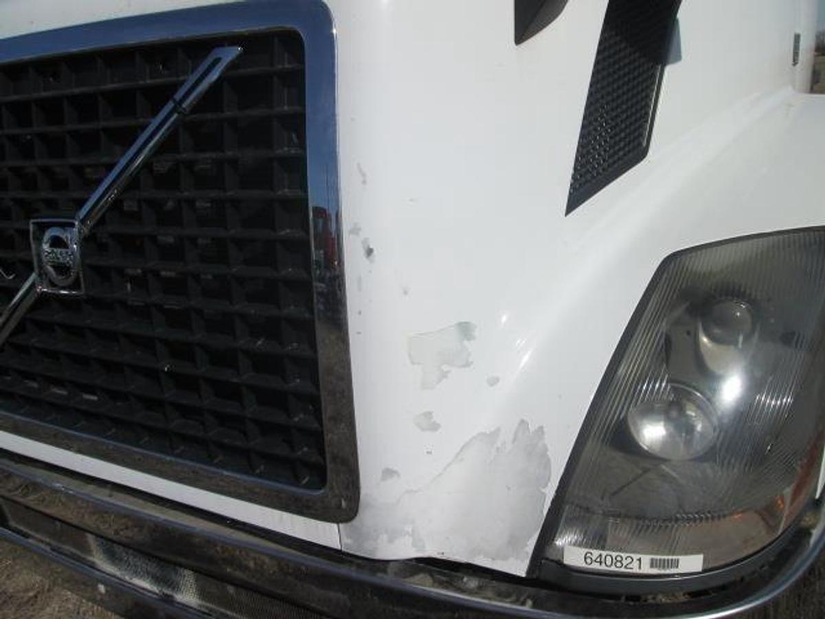 Used 2015 VOLVO VNL64T300