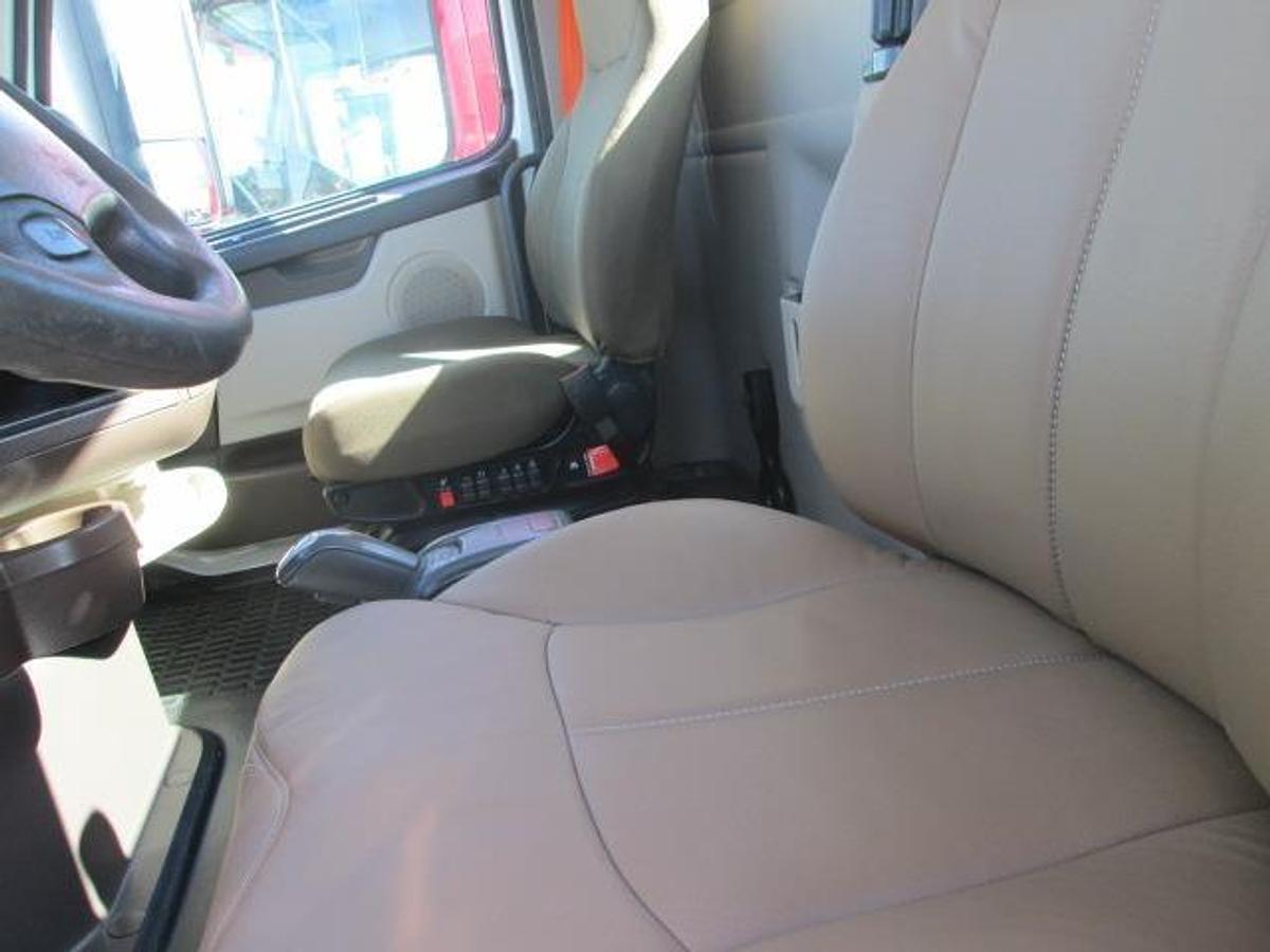 Used 2016 VOLVO VNL64T300