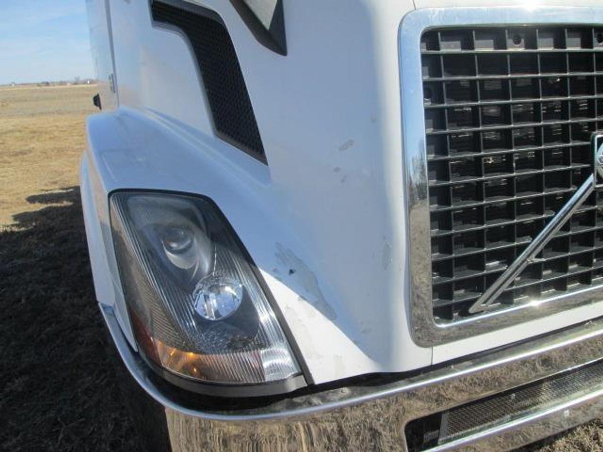 Used 2015 VOLVO VNL64T300