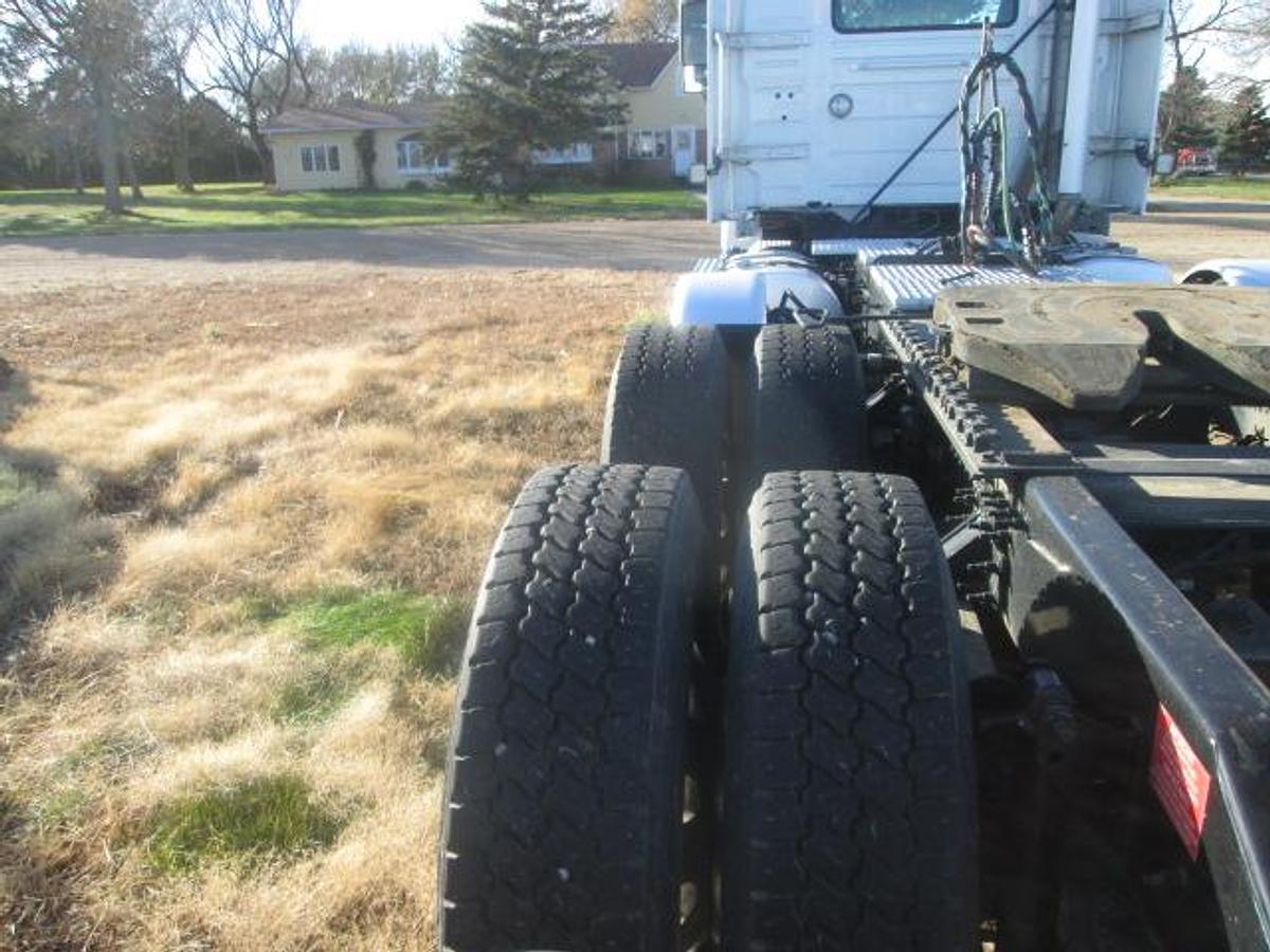 Used 2021 VOLVO VNR64T300