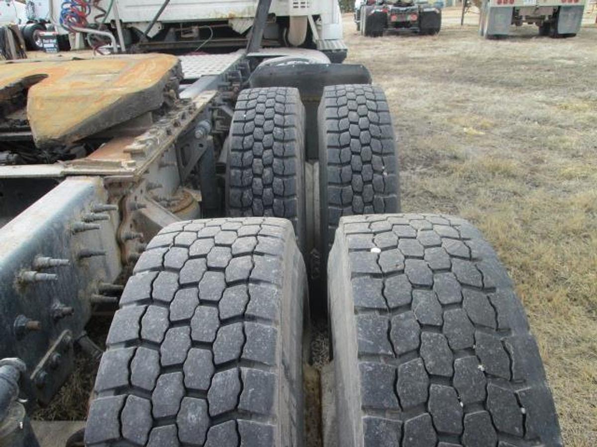 Used 2015 VOLVO VNL64T300