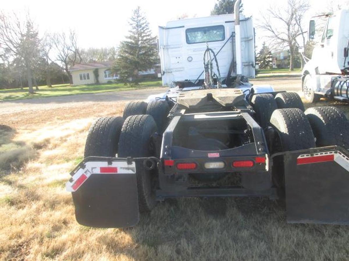 Used 2021 VOLVO VNR64T300