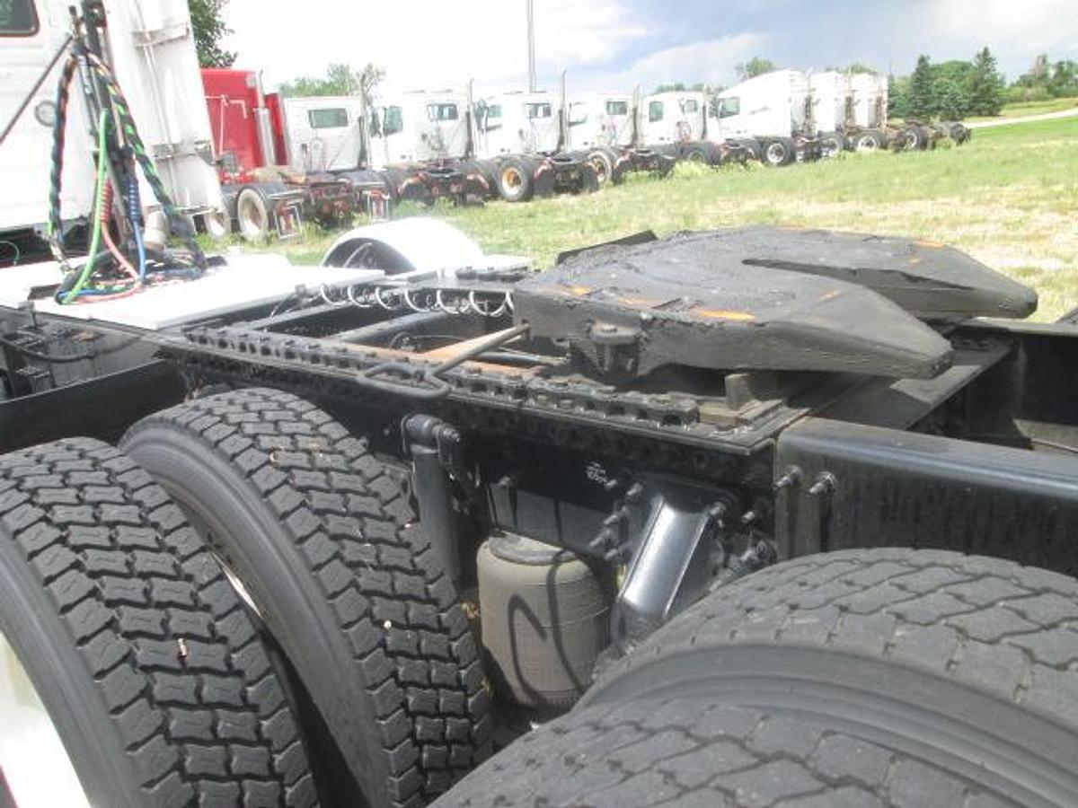 Used 2021 VOLVO VNR64T300