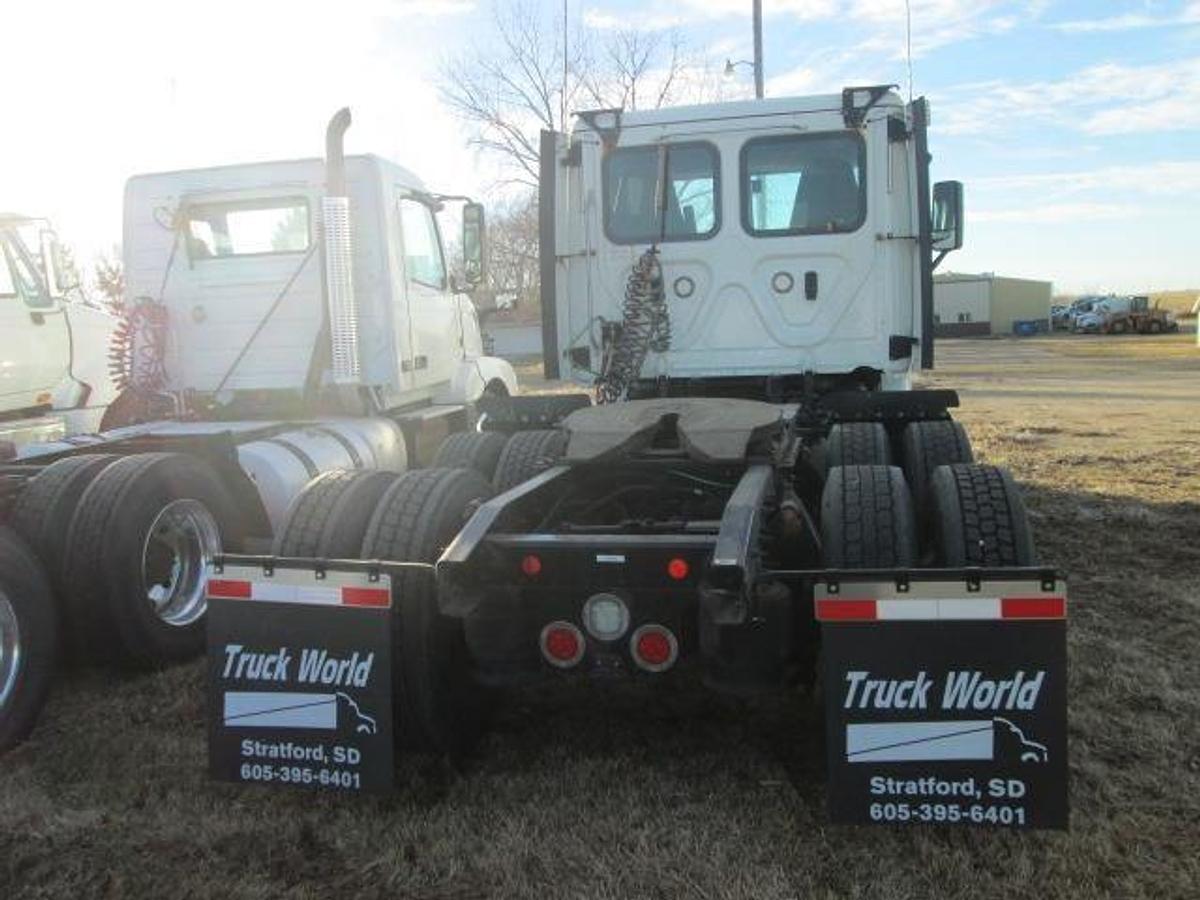 Used 2018 FREIGHTLINER CASCADIA 125