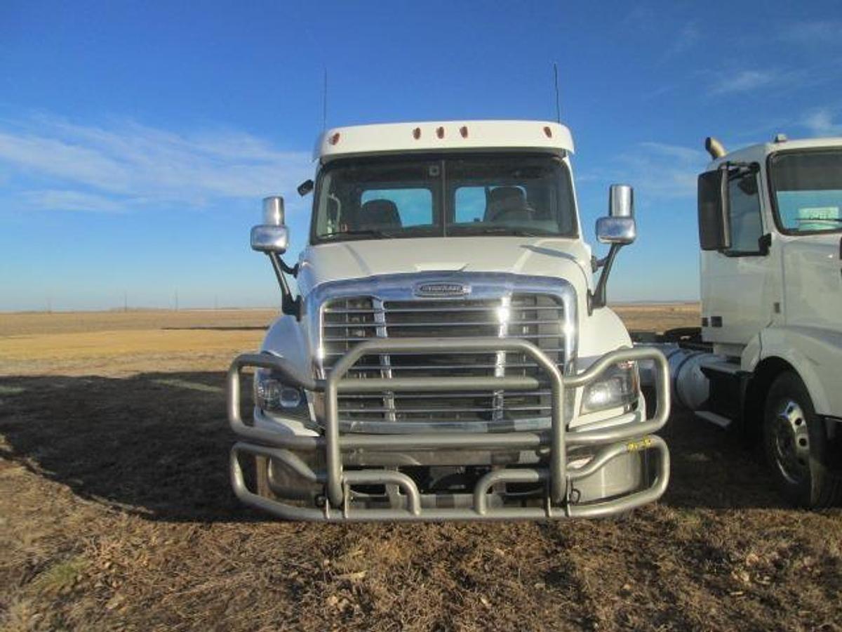Used 2018 FREIGHTLINER CASCADIA 125