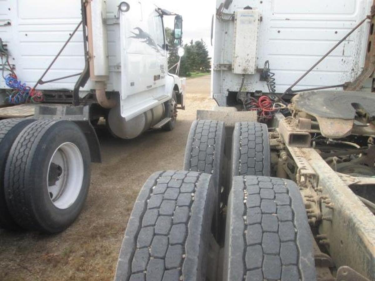 Used 2000 VOLVO VNL64T610