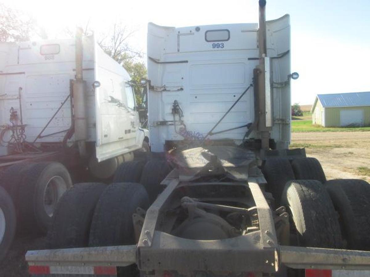 Used 2001 VOLVO VNL64T610