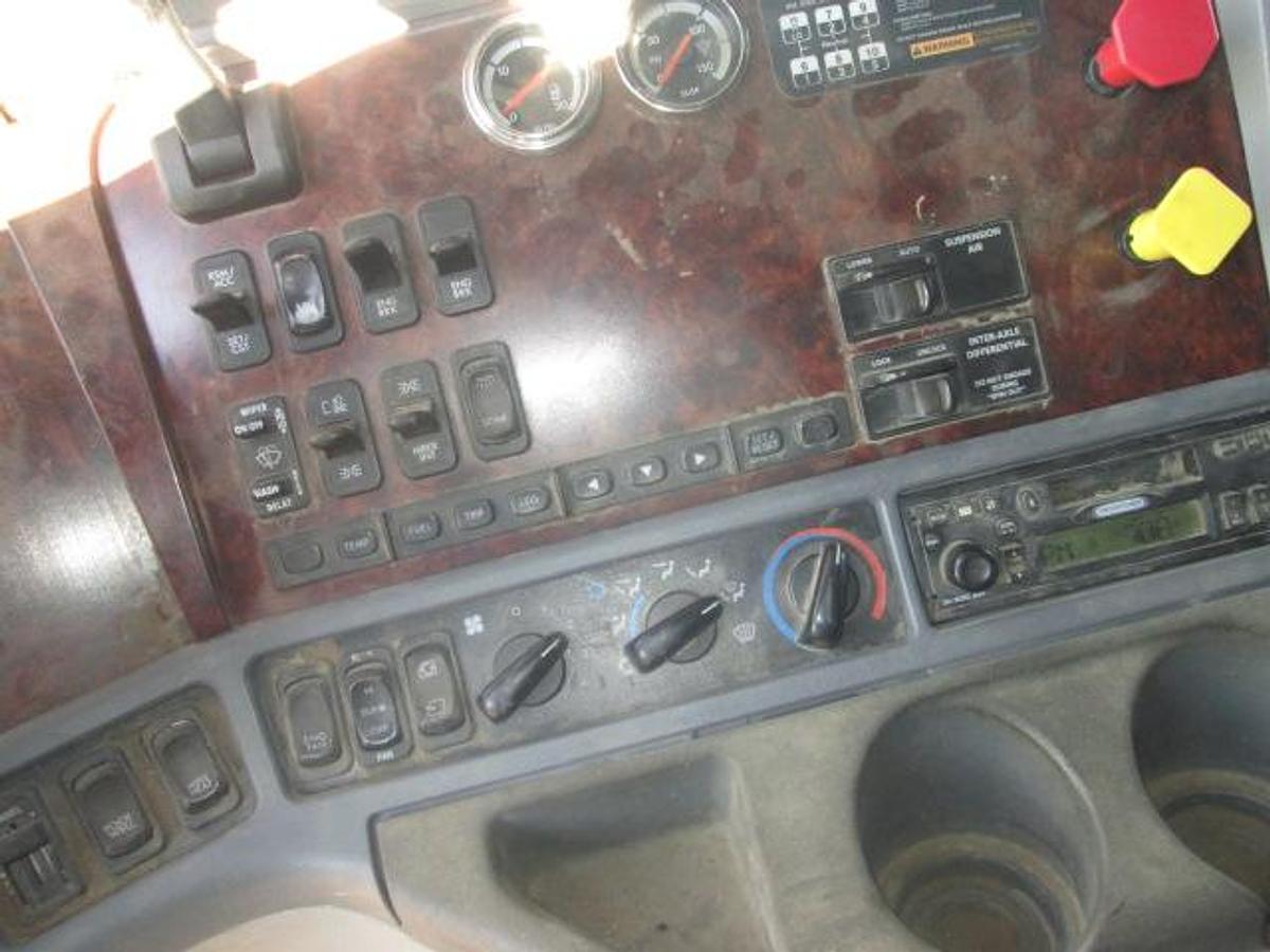 Used 2003 FREIGHTLINER CENTURY 120