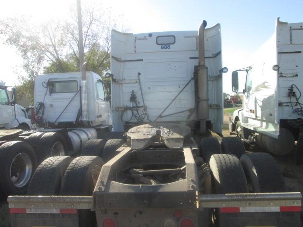 Used 2001 VOLVO VNL64T610