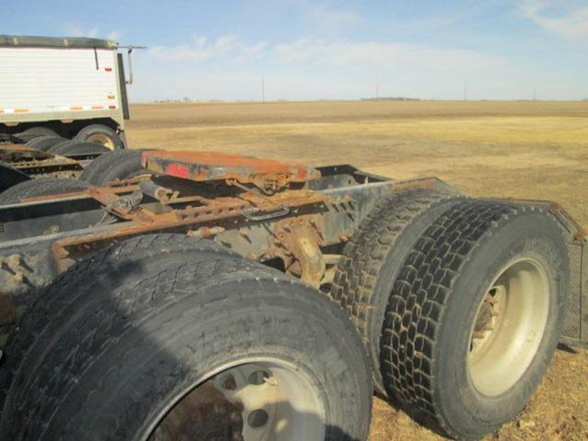 Used 2015 VOLVO VNL64T300