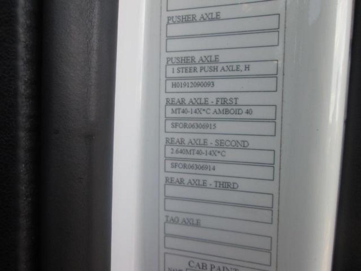 Used 2021 VOLVO VNR64T300