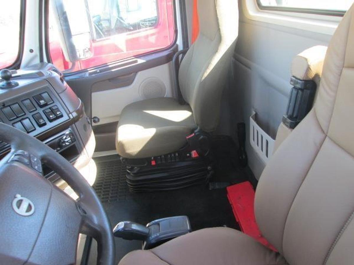 Used 2016 VOLVO VNL64T300