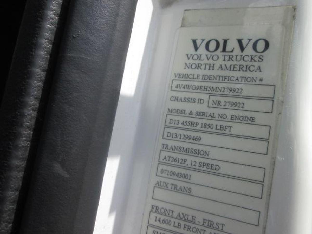 Used 2021 VOLVO VNR64T300
