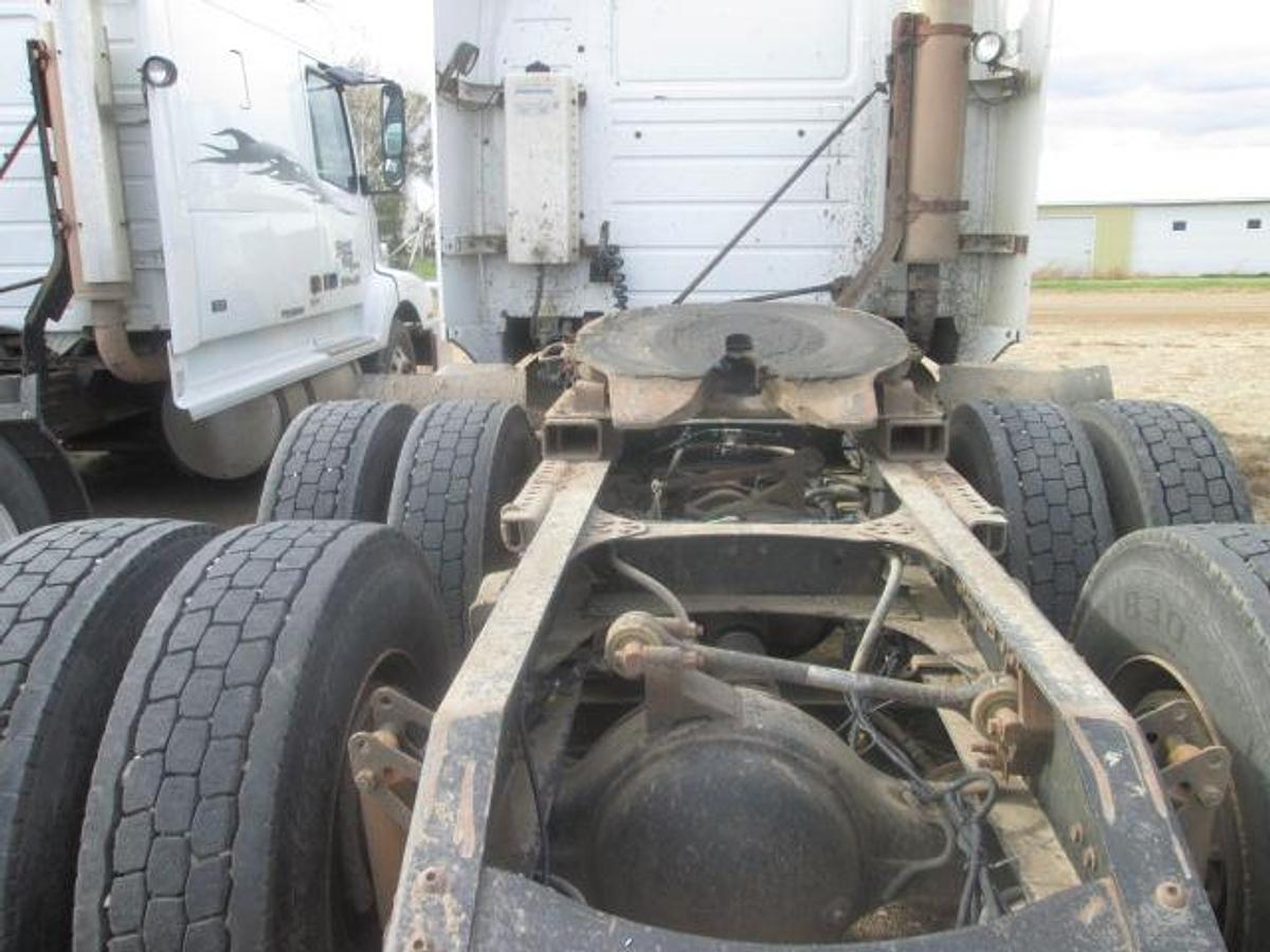 Used 2000 VOLVO VNL64T610