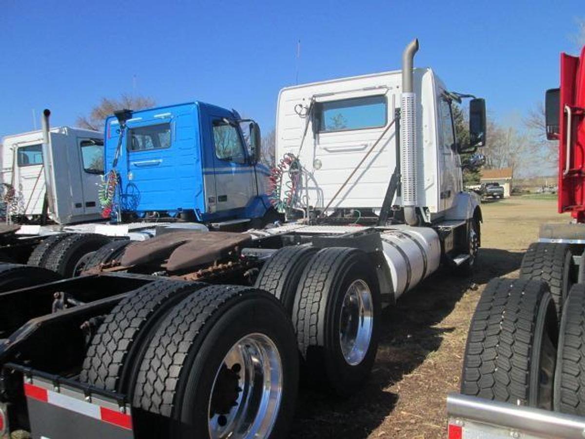 Used 2016 VOLVO VNL64T300