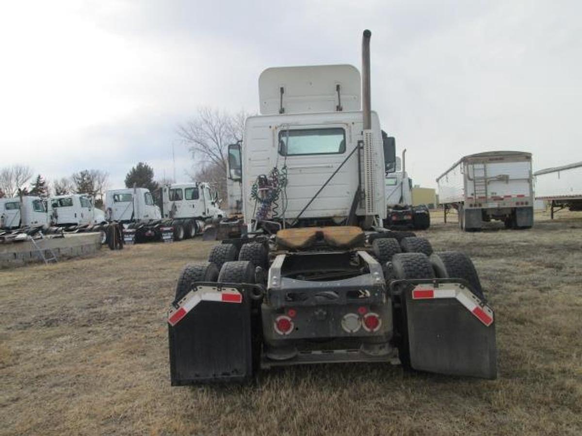 Used 2015 VOLVO VNL64T300