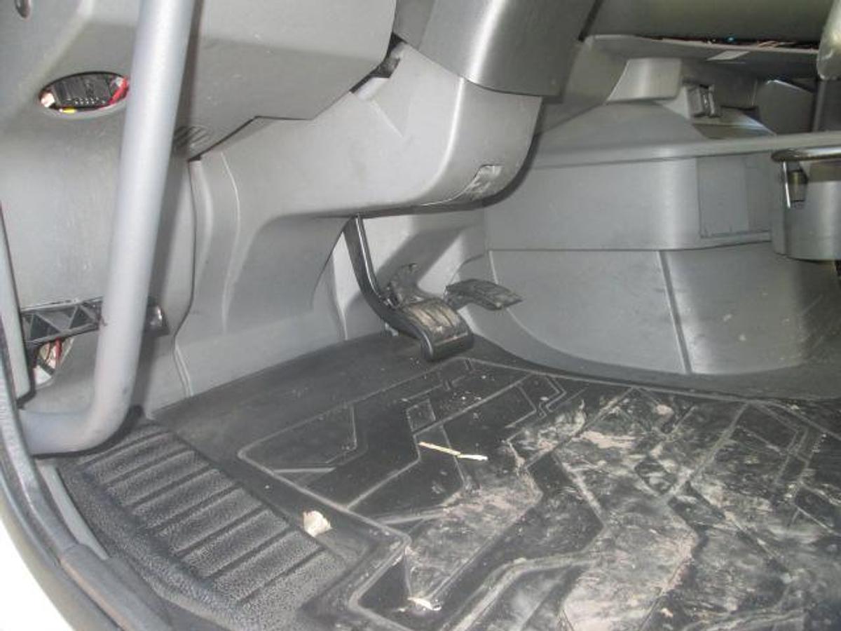 Used 2021 VOLVO VNR64T300