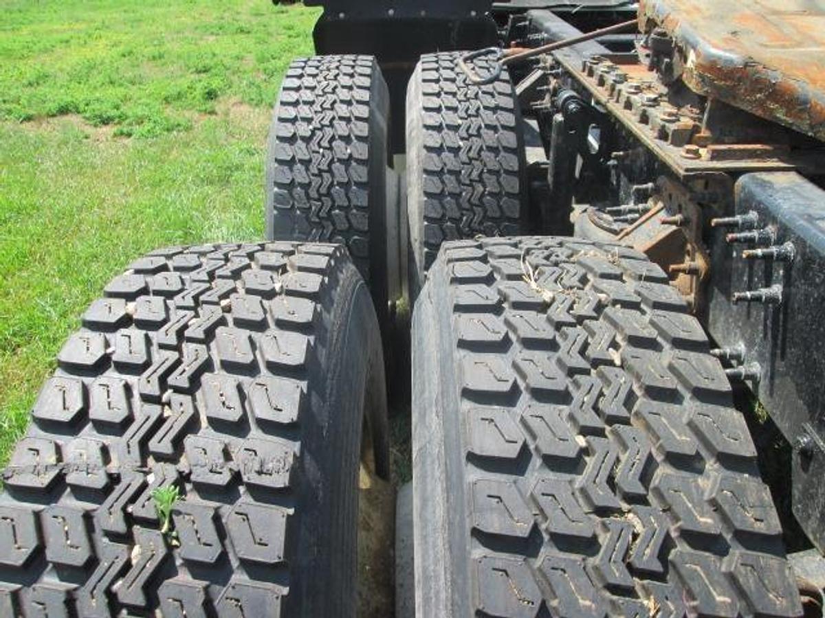 Used 2016 VOLVO VNL64T300