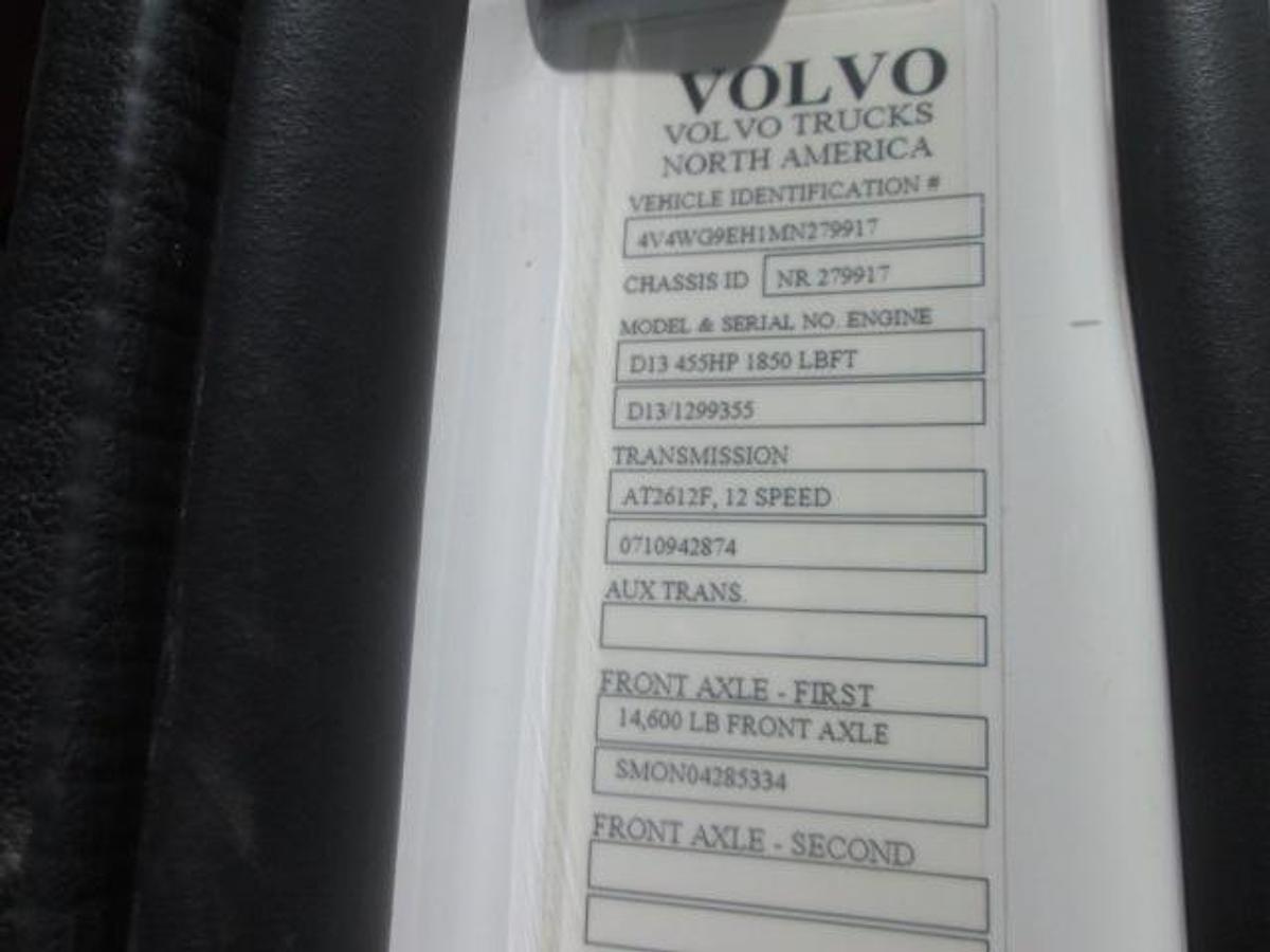 Used 2021 VOLVO VNR64T300