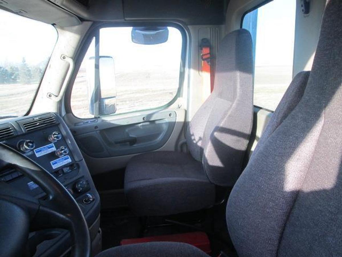 Used 2018 FREIGHTLINER CASCADIA 125
