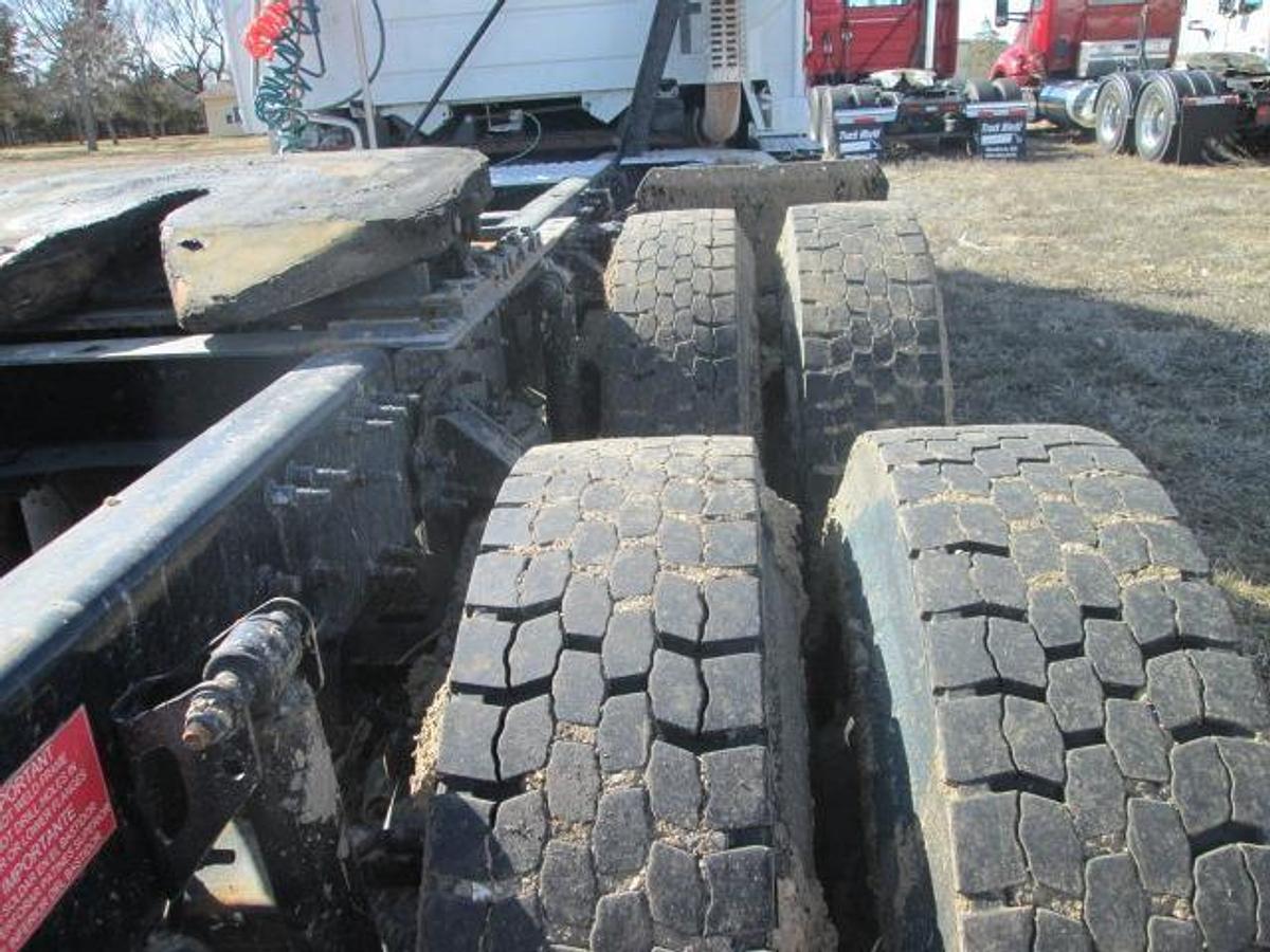 Used 2015 VOLVO VNL64T300