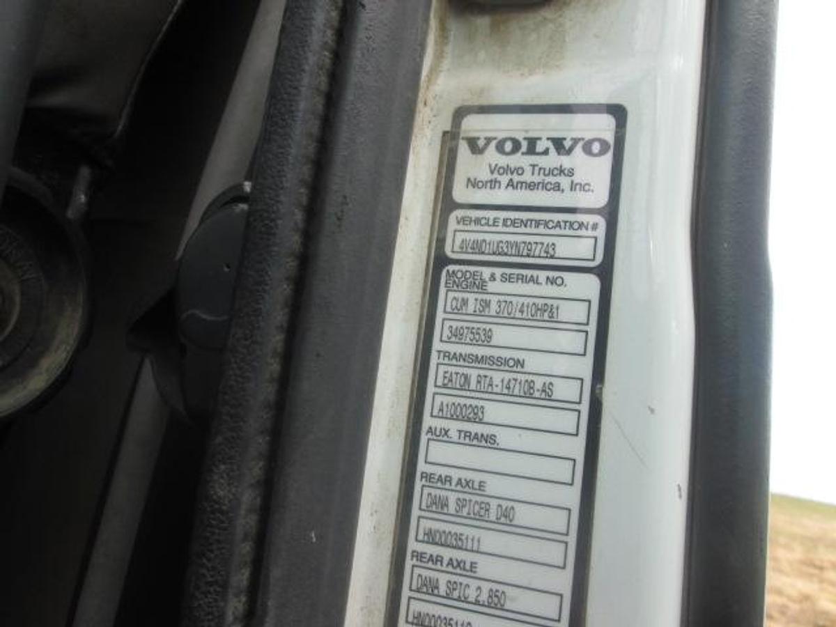 Used 2000 VOLVO VNL64T610