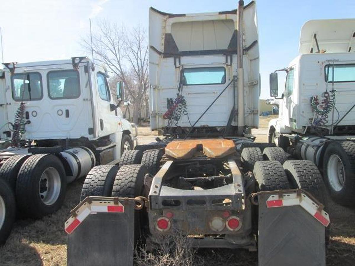 Used 2015 VOLVO VNL64T300