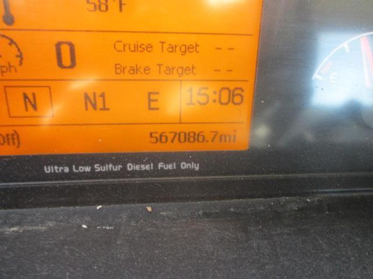 Used 2015 VOLVO VNL64T300