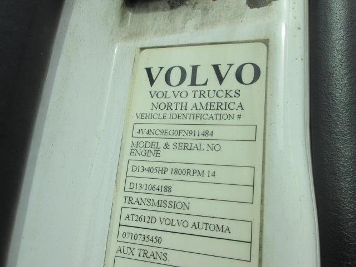 Used 2015 VOLVO VNL64T300