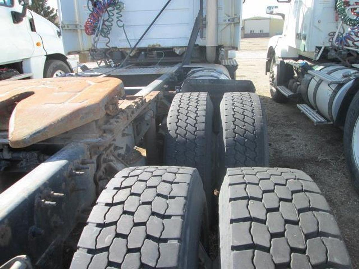 Used 2015 VOLVO VNL64T300