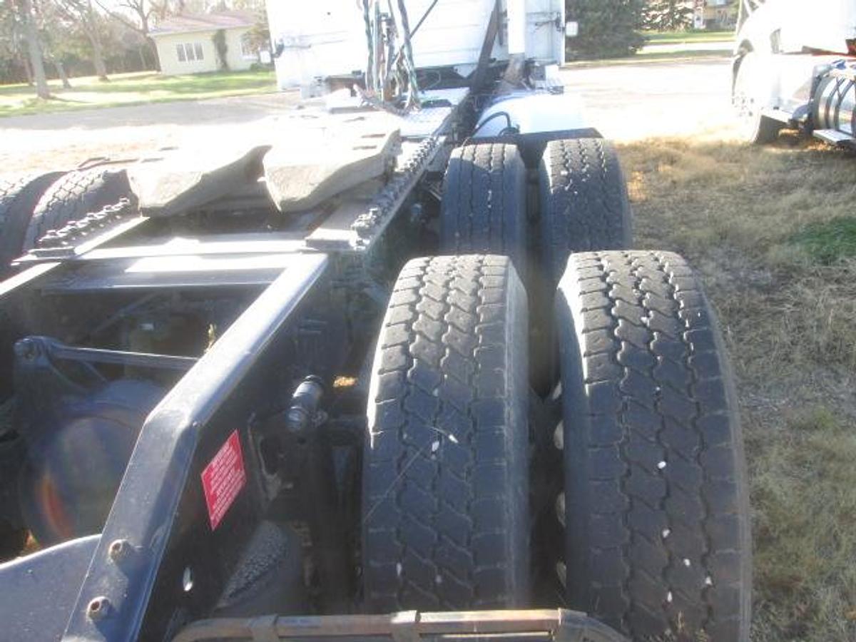 Used 2021 VOLVO VNR64T300