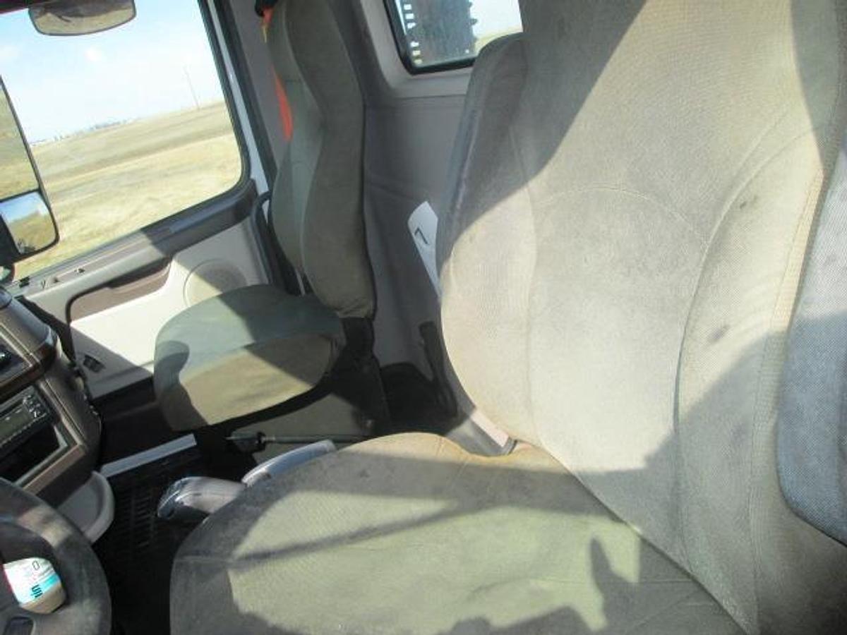 Used 2015 VOLVO VNL64T300