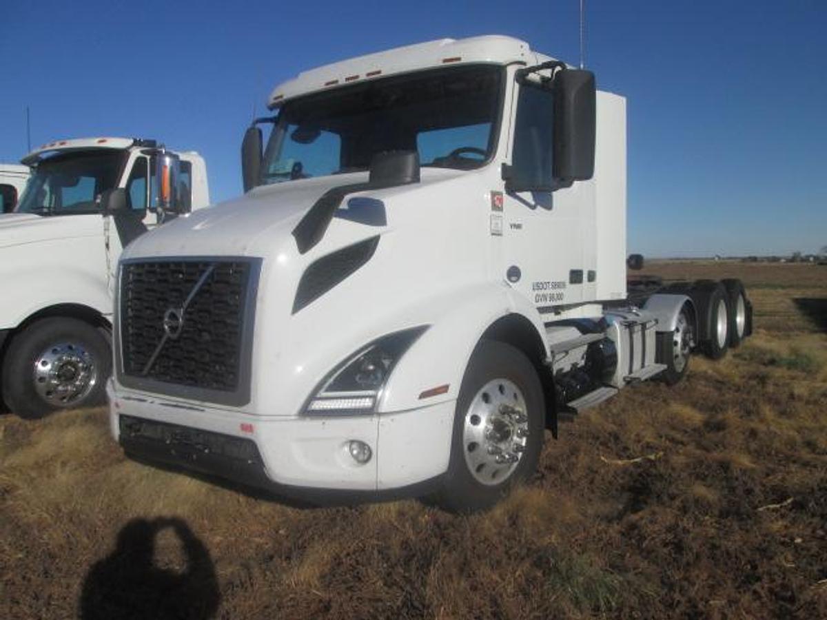 Used 2021 VOLVO VNR64T300