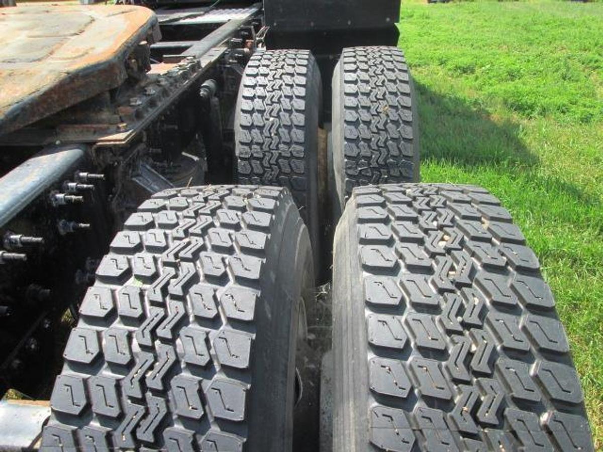 Used 2016 VOLVO VNL64T300