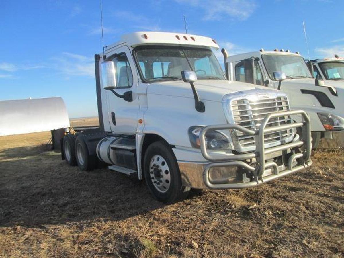 Used 2018 FREIGHTLINER CASCADIA 125