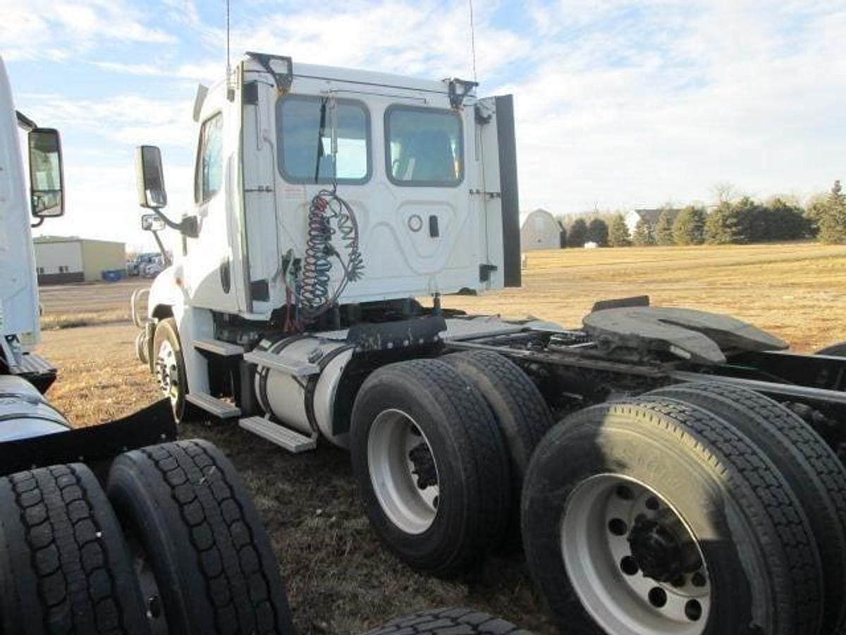 Used 2018 FREIGHTLINER CASCADIA 125