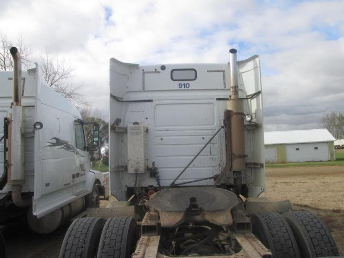 Used 2000 VOLVO VNL64T610