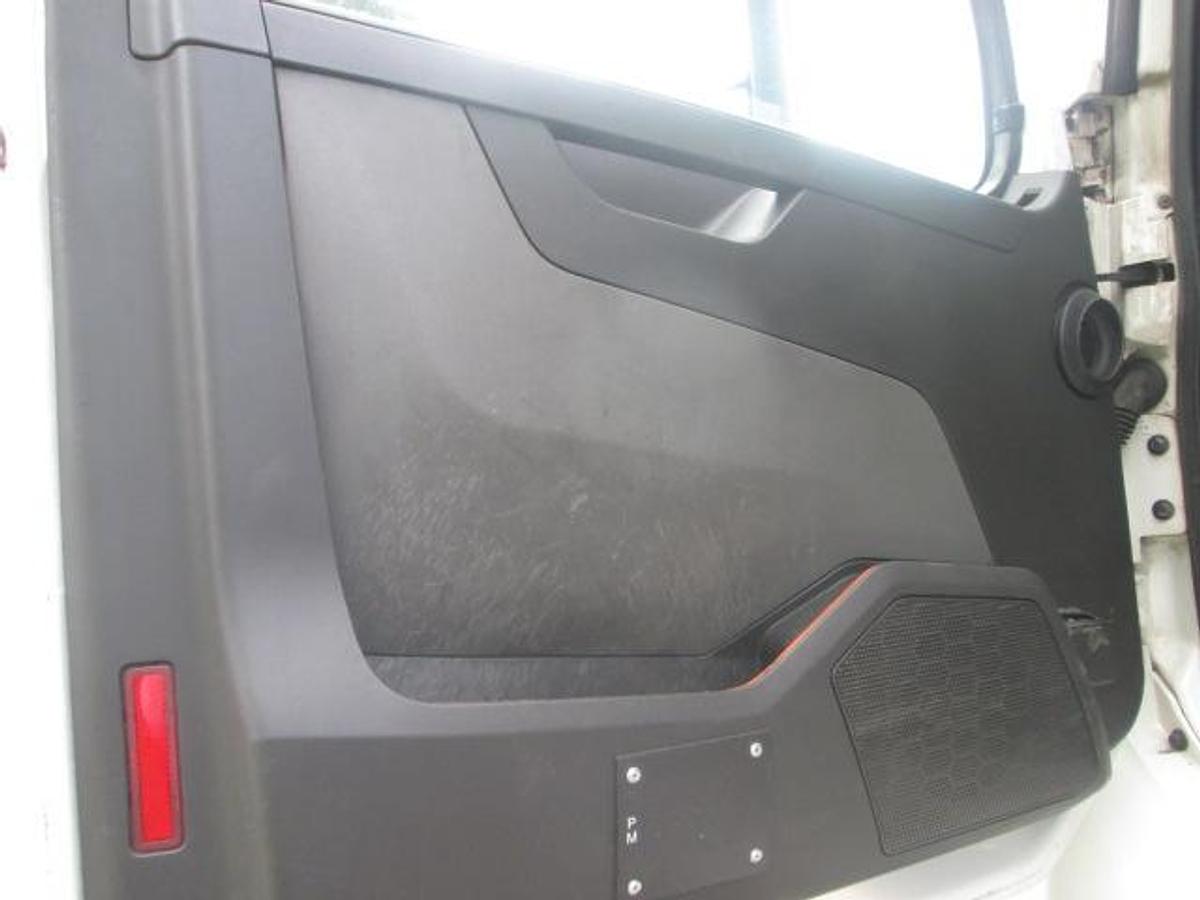 Used 2021 VOLVO VNR64T300