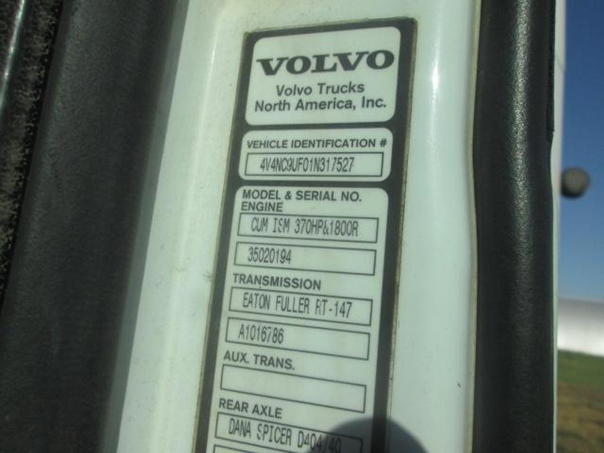 Used 2001 VOLVO VNL64T610