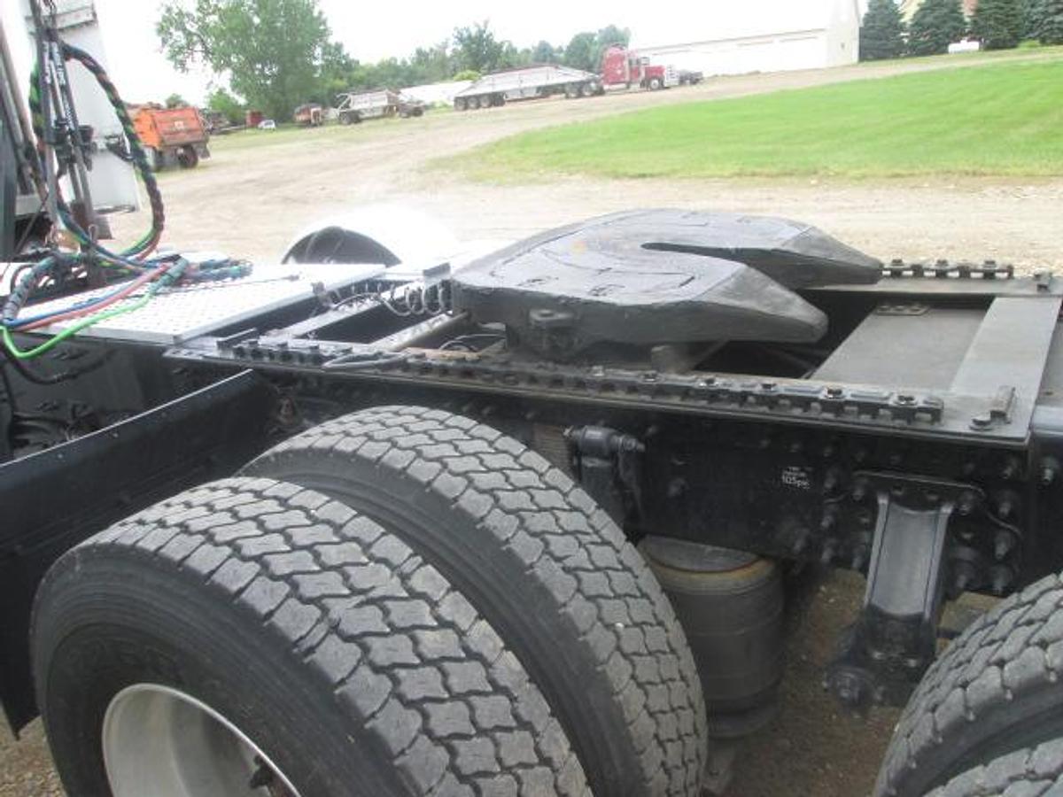 Used 2021 VOLVO VNR64T300