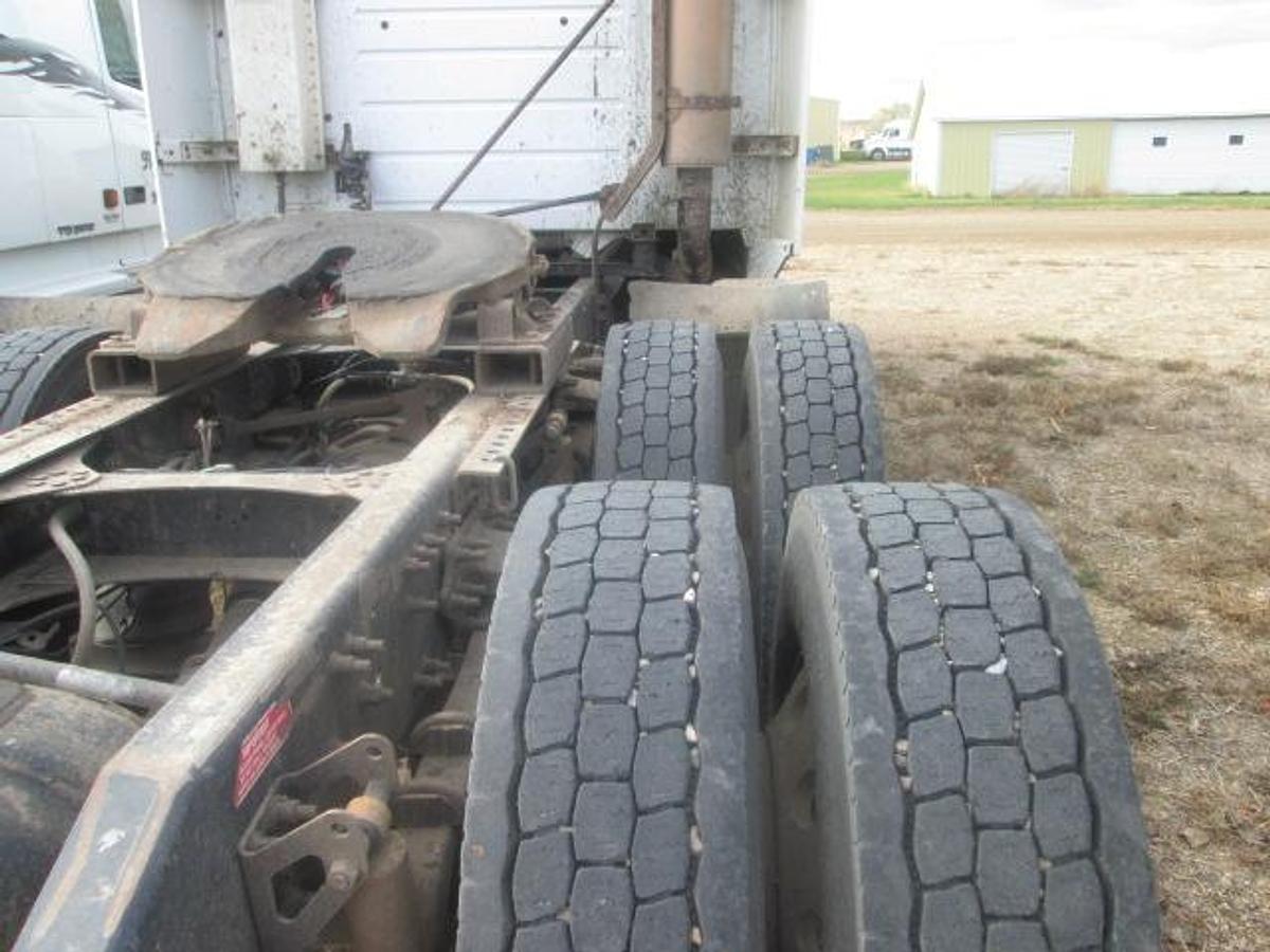 Used 2000 VOLVO VNL64T610