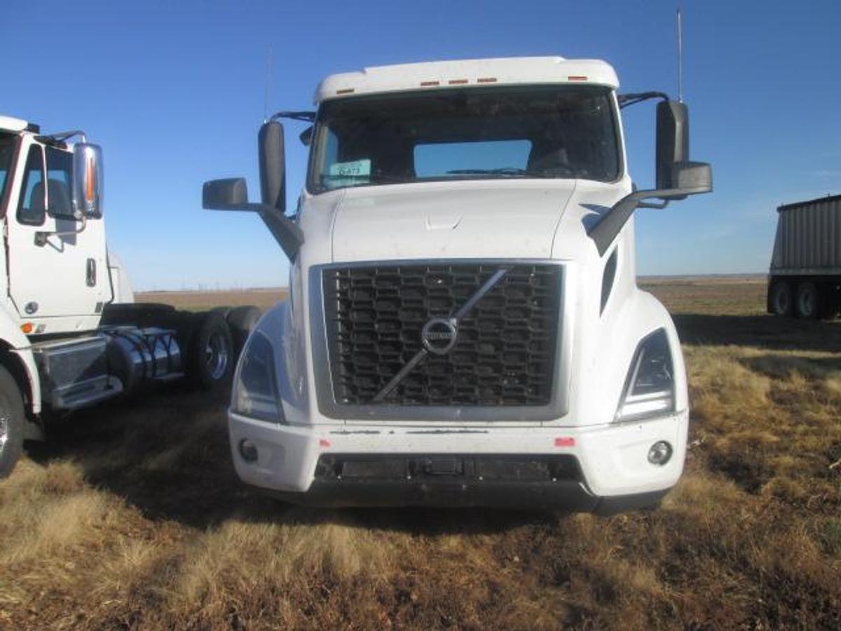 Used 2021 VOLVO VNR64T300