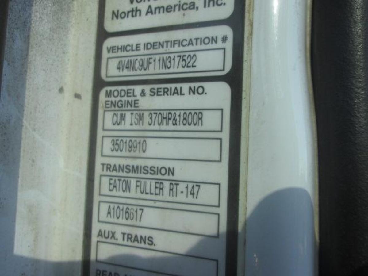 Used 2001 VOLVO VNL64T610