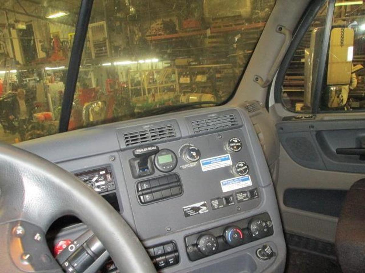 Used 2018 FREIGHTLINER CASCADIA 125