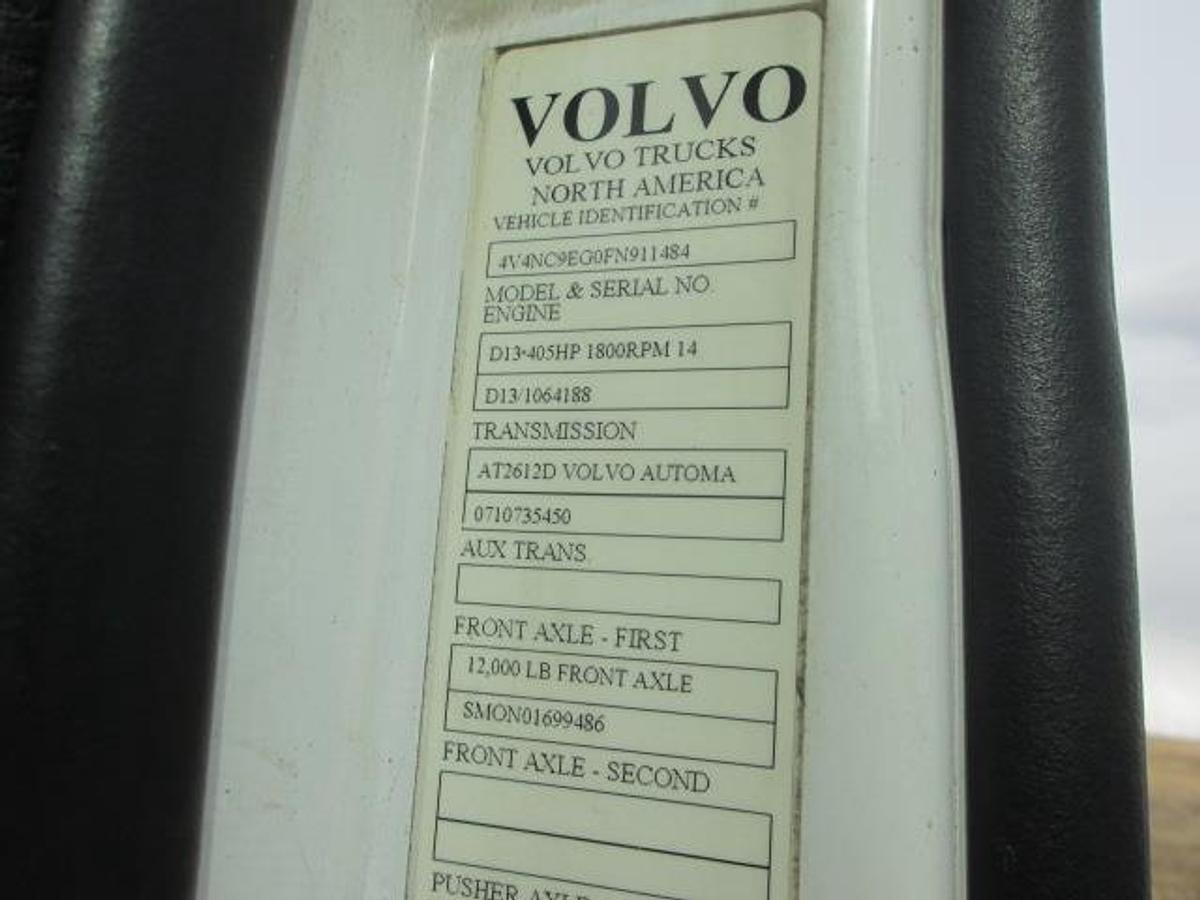 Used 2015 VOLVO VNL64T300