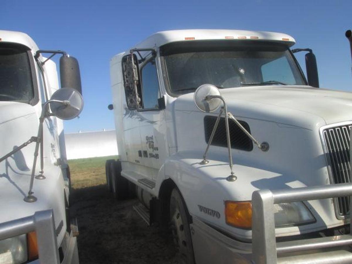 Used 2001 VOLVO VNL64T610