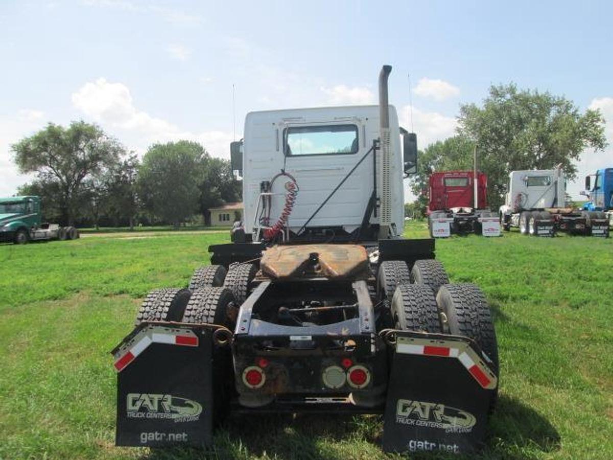Used 2016 VOLVO VNL64T300
